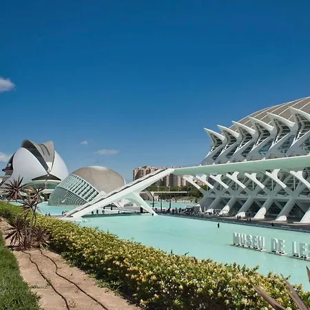 Ciudad De Artes Y Ciencias Apartahotel *