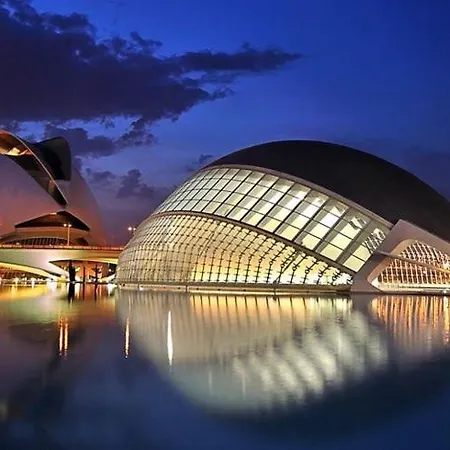 Ciudad De Artes Y Ciencias Apartahotel *